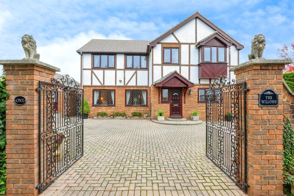 Property photo 1 of 17