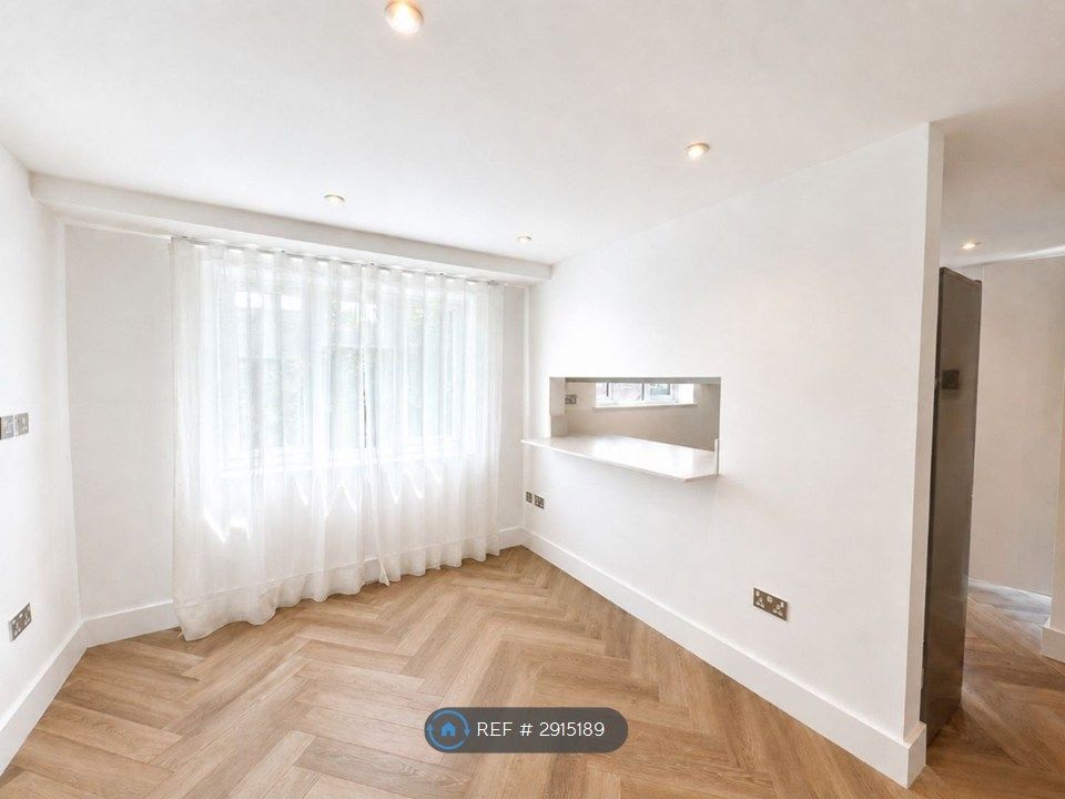 Property photo 1 of 10 Bright Living Dining