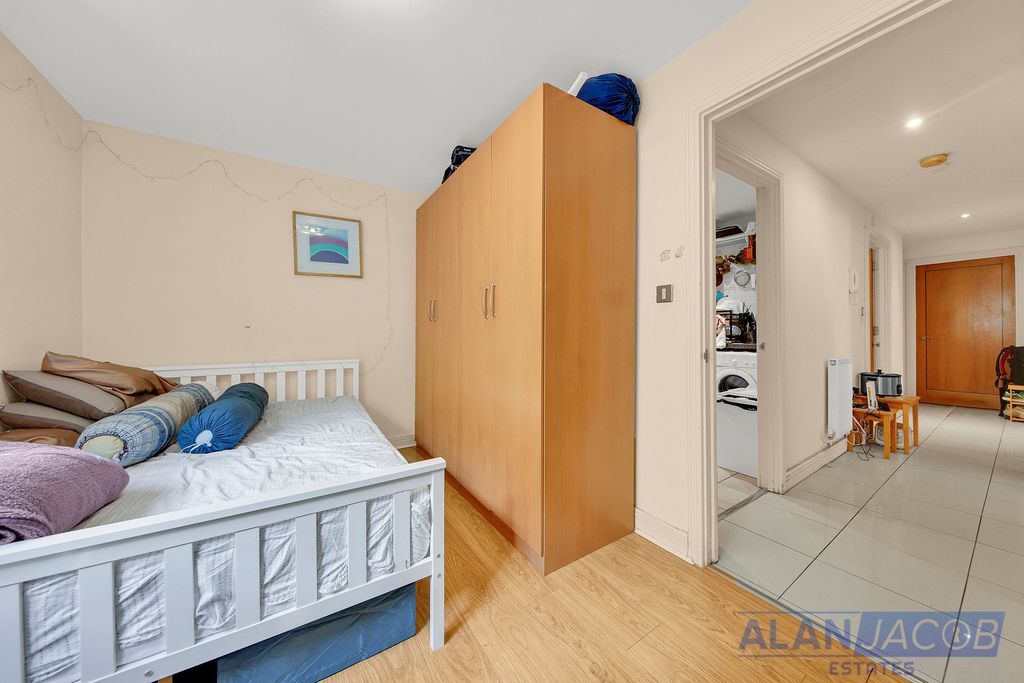 Property photo 3 of 25