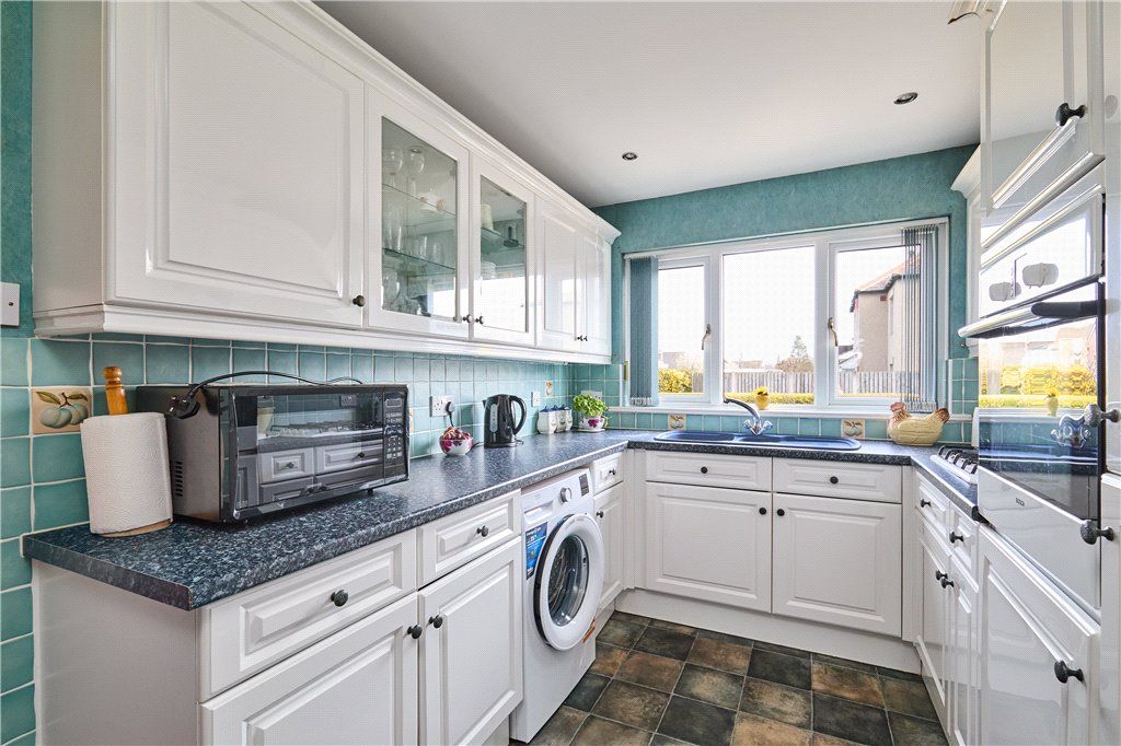 Property photo 3 of 17 Kitchen