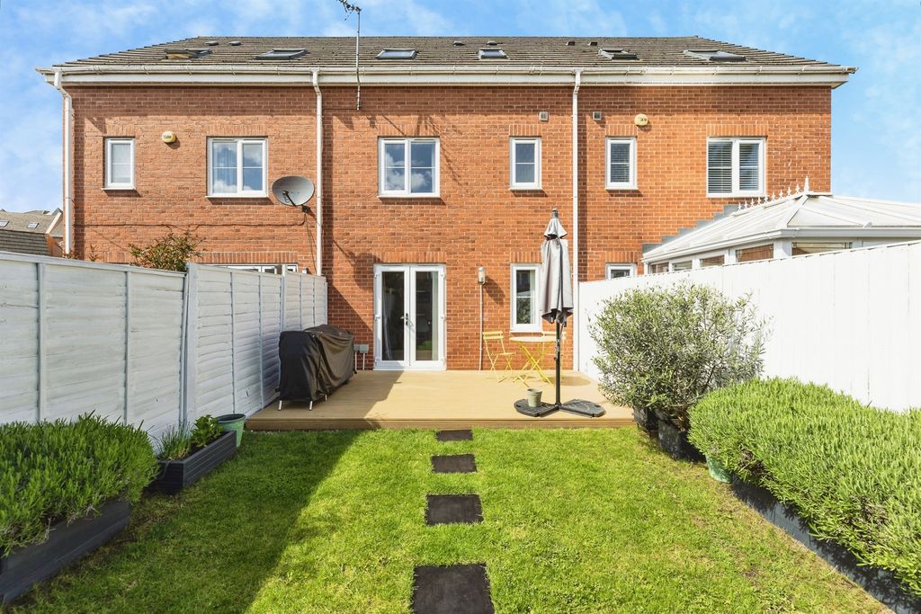 Property photo 2 of 18