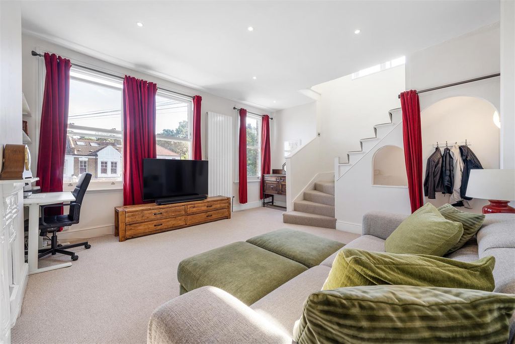 Property photo 2 of 13 Auckland Hill-8.Jpg
