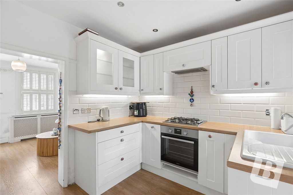 Property photo 3 of 13 Kitchen