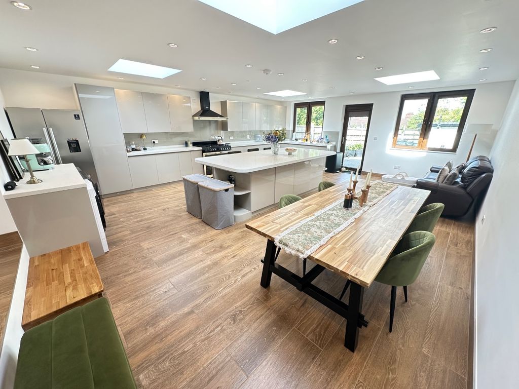Property photo 2 of 22 3372141