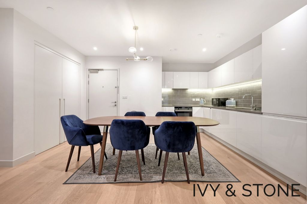 Property photo 2 of 18 4350792