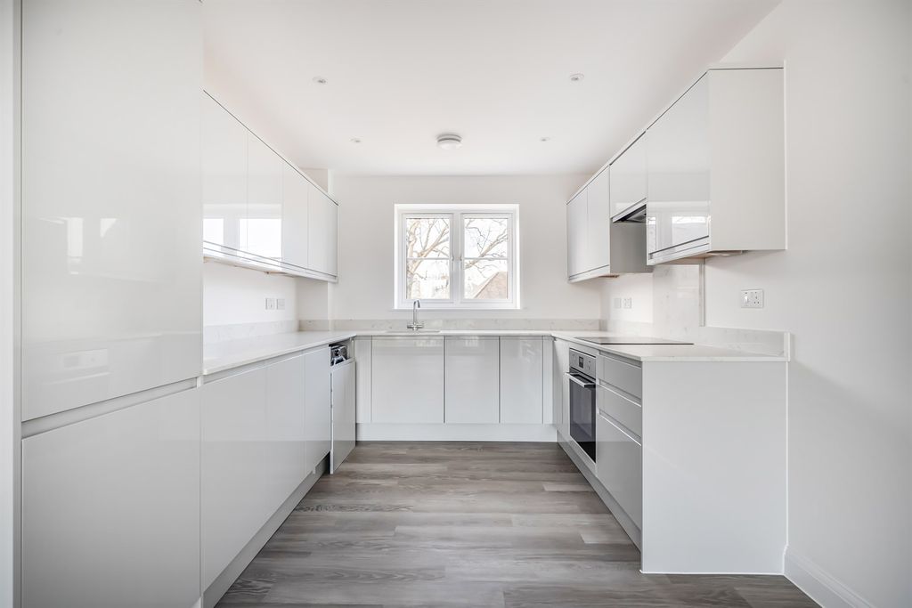 Property photo 3 of 9 Kitchen