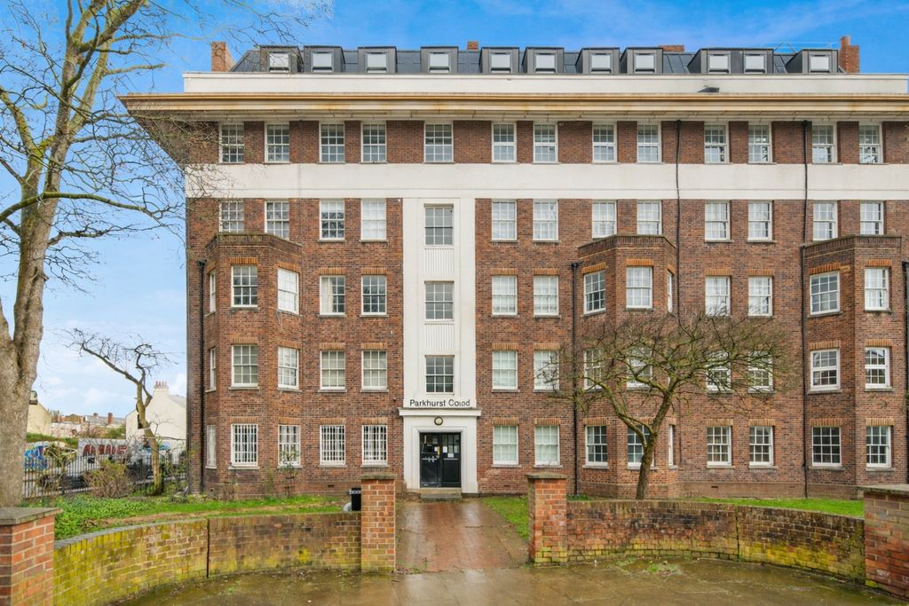 Property photo 1 of 8