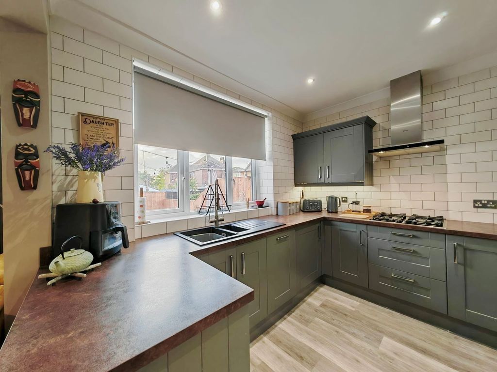 Property photo 3 of 32