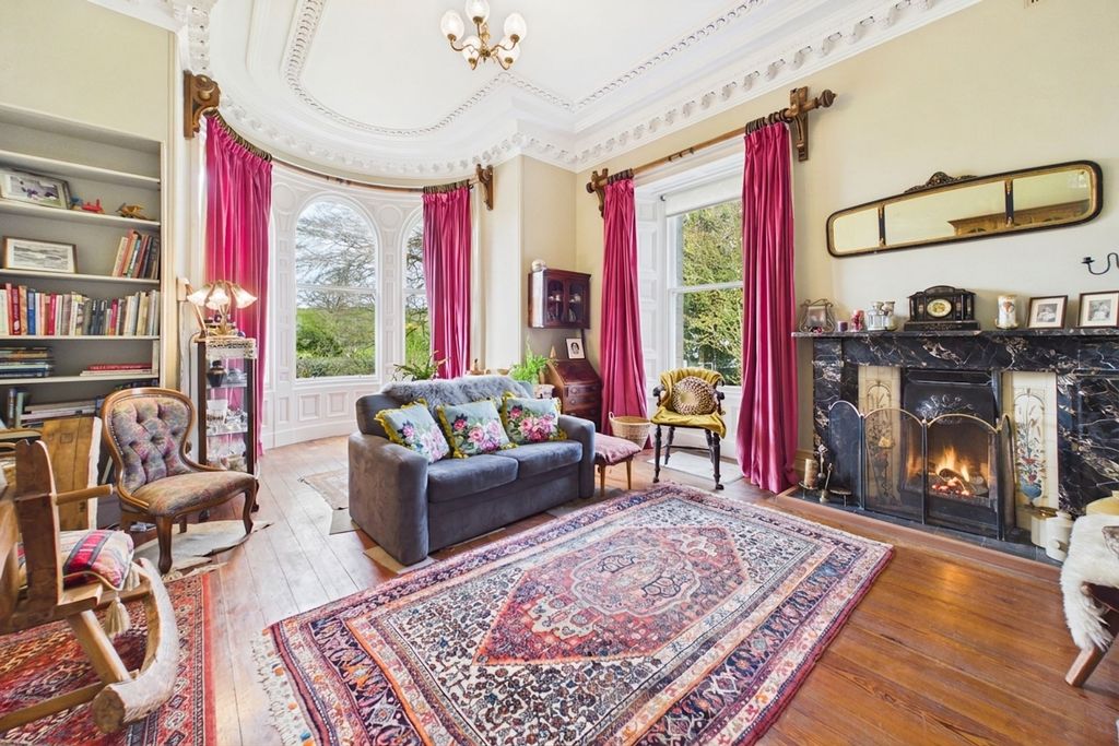 Property photo 3 of 44