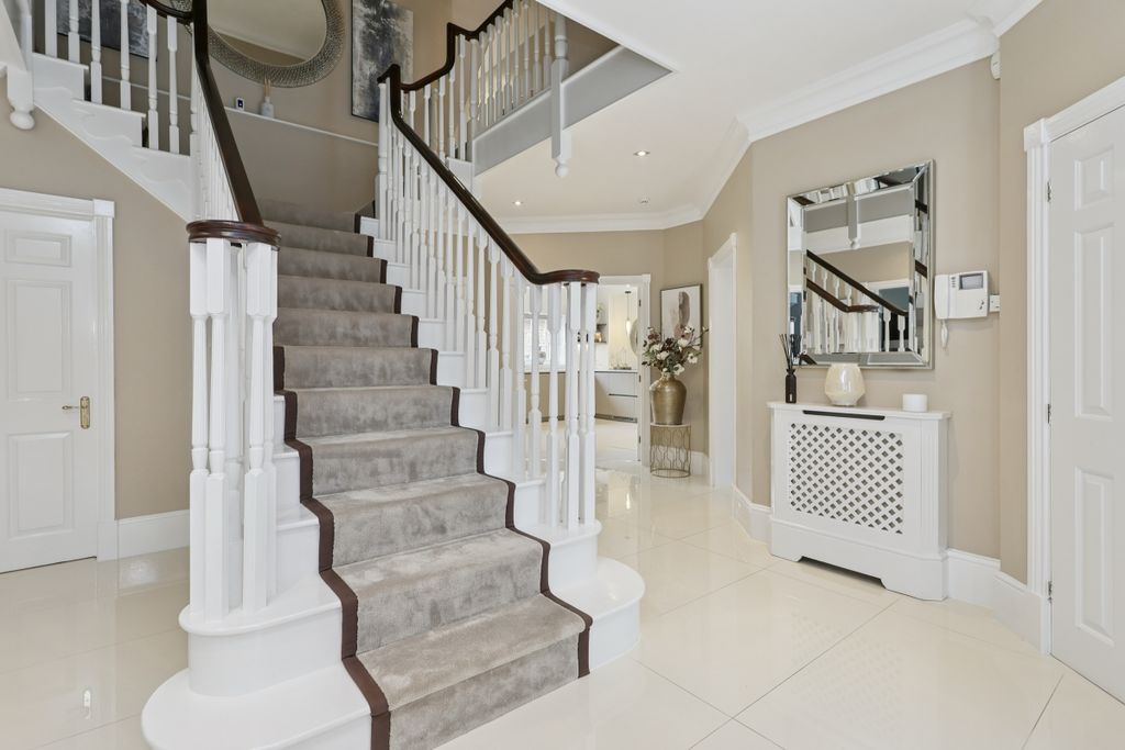 Property photo 2 of 26