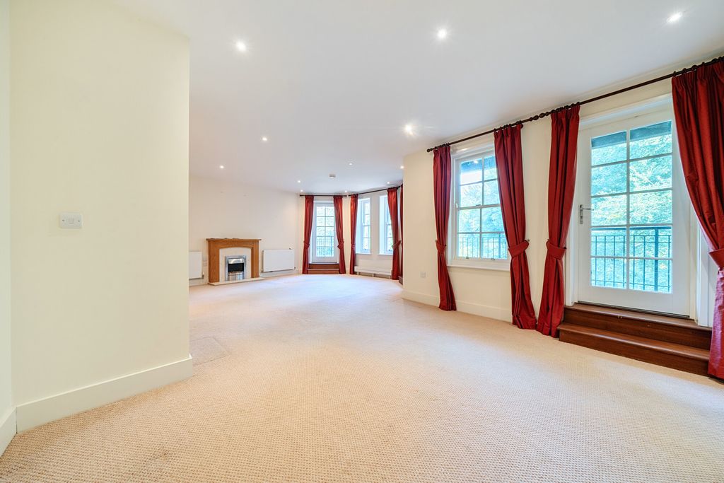 Property photo 2 of 16 Reception Room