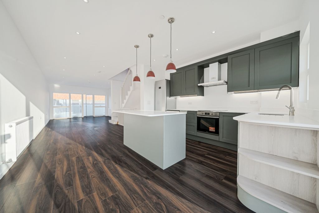 Property photo 1 of 16 930633 (5)c