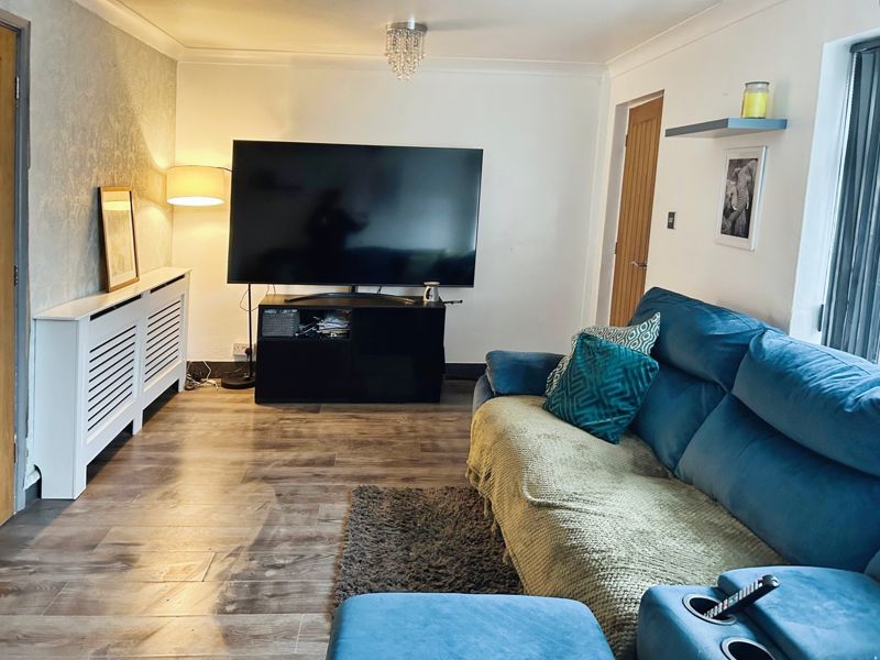 Property photo 2 of 11 Lounge