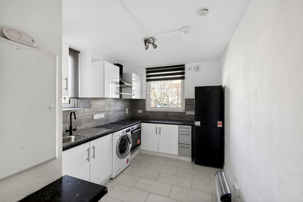 Property photo 2 of 20 Kitchen