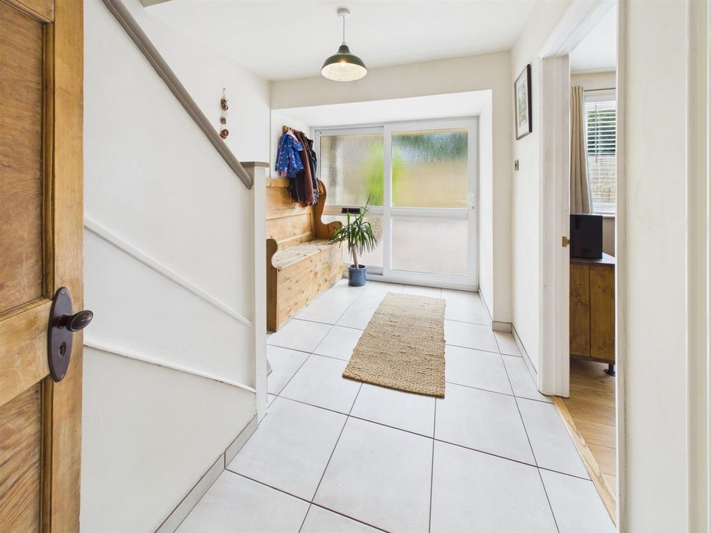 Property photo 2 of 14 Hallway