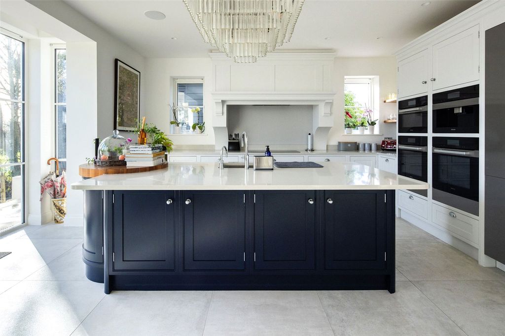 Property photo 3 of 25 Kitchen