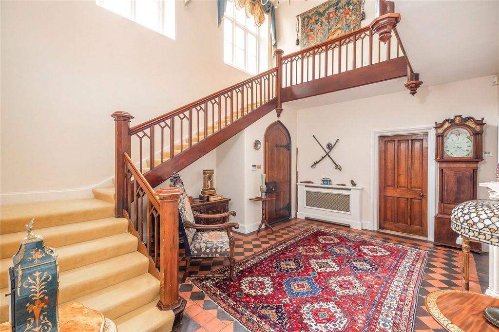 Property photo 2 of 23 Entrance Hall
