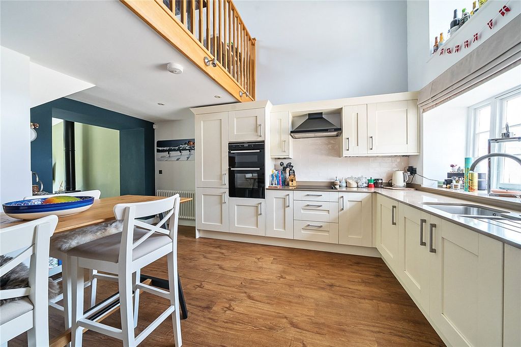 Property photo 2 of 18 Picture No. 28