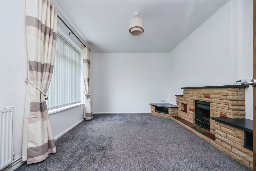 Property photo 3 of 23 Lounge