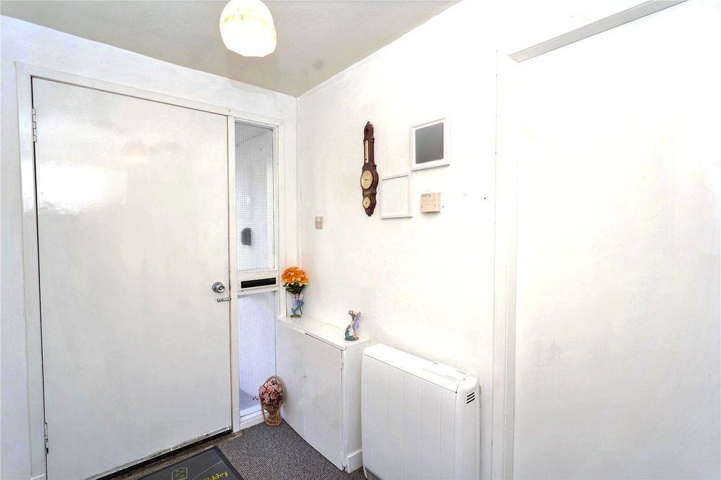Property photo 2 of 19 Entrance Hall