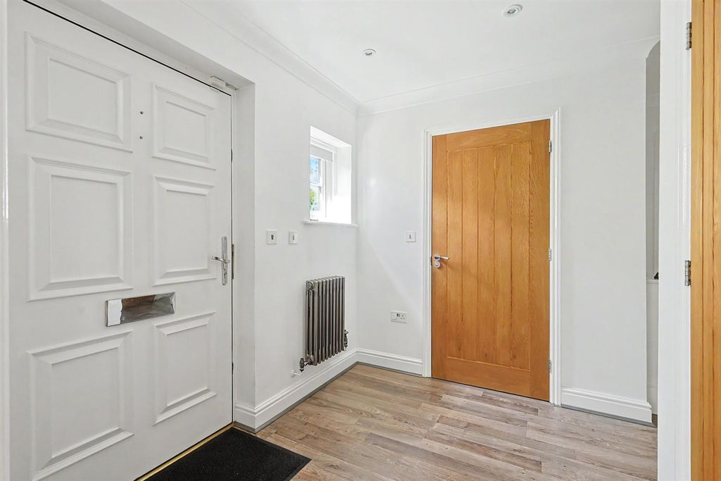 Property photo 3 of 39