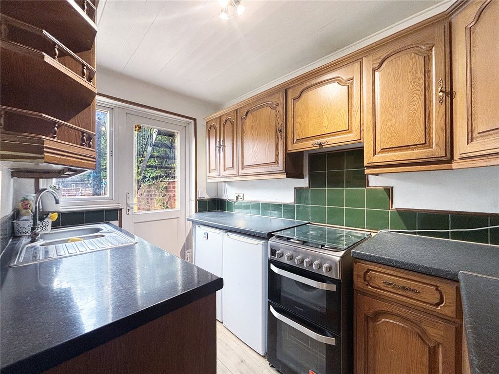 Property photo 3 of 9 Kitchen