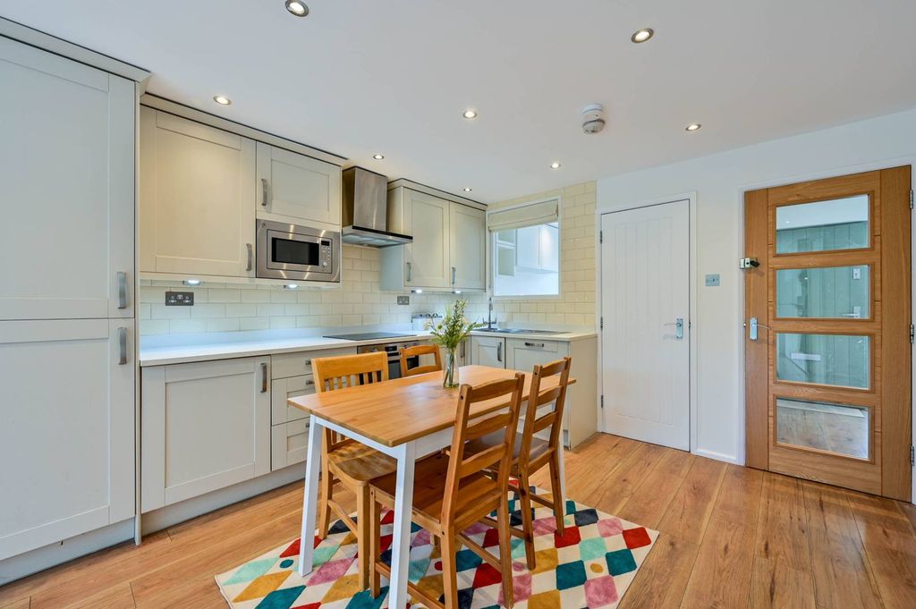 Property photo 3 of 20