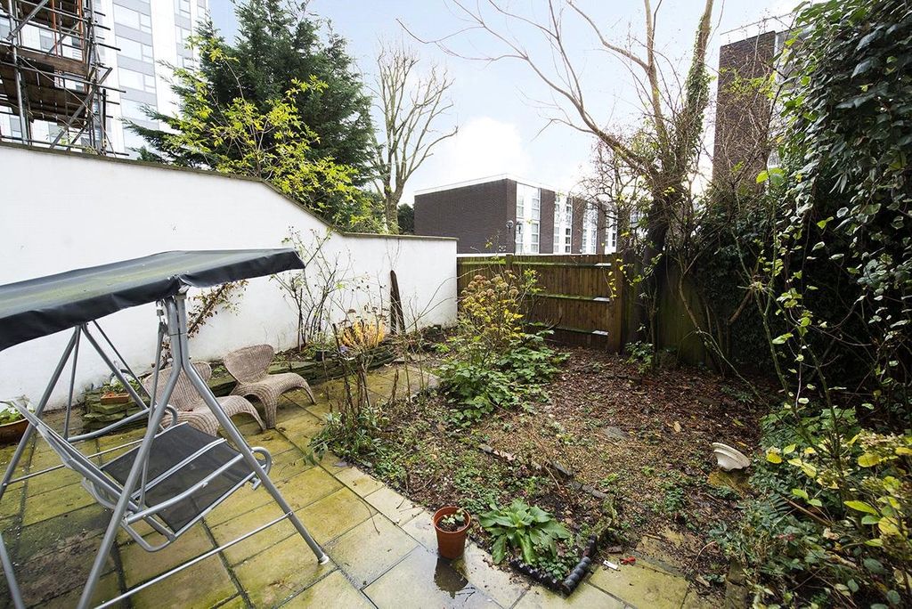 Property photo 3 of 11 Garden