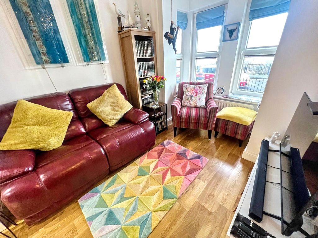 Property photo 2 of 27