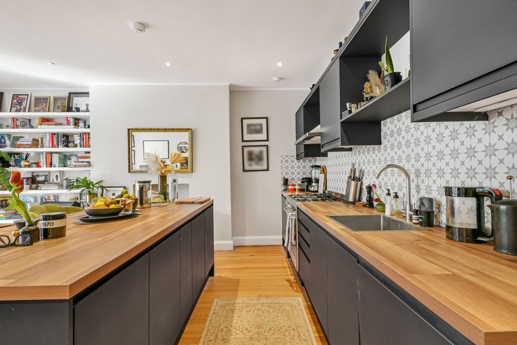 Property photo 3 of 21