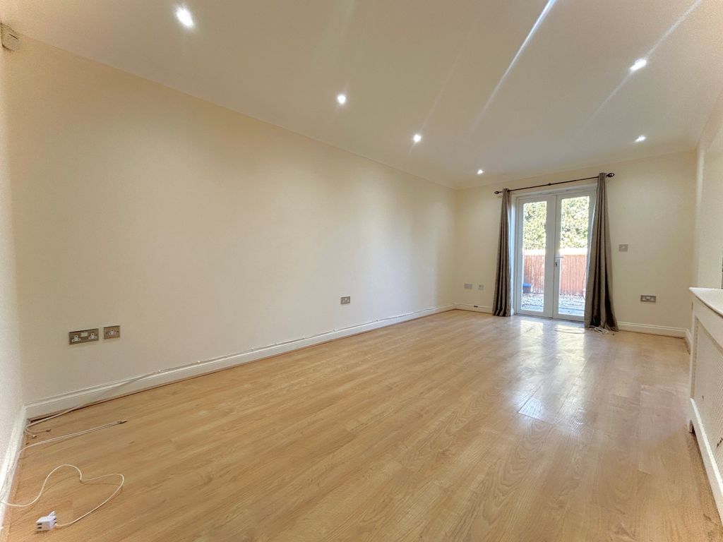 Property photo 3 of 16 15