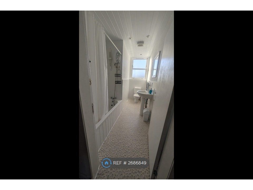 Property photo 2 of 6 Bathroom