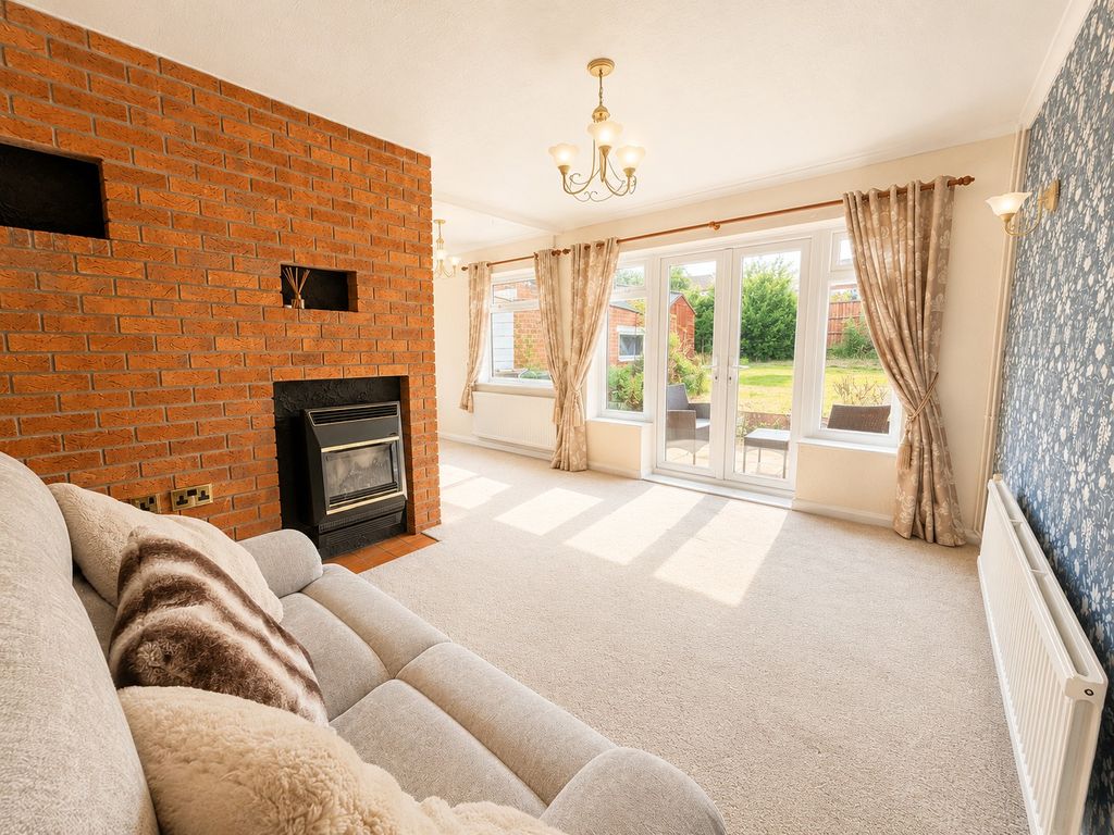 Property photo 3 of 22 Lounge