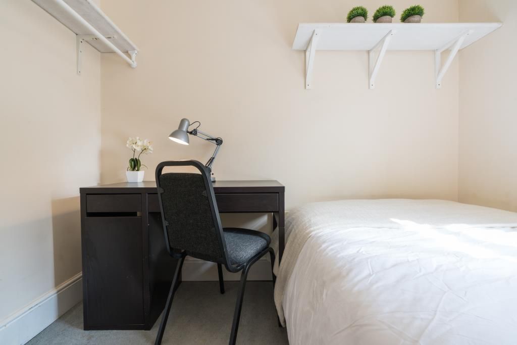 Property photo 3 of 12 53 Purley Road - Bedroom