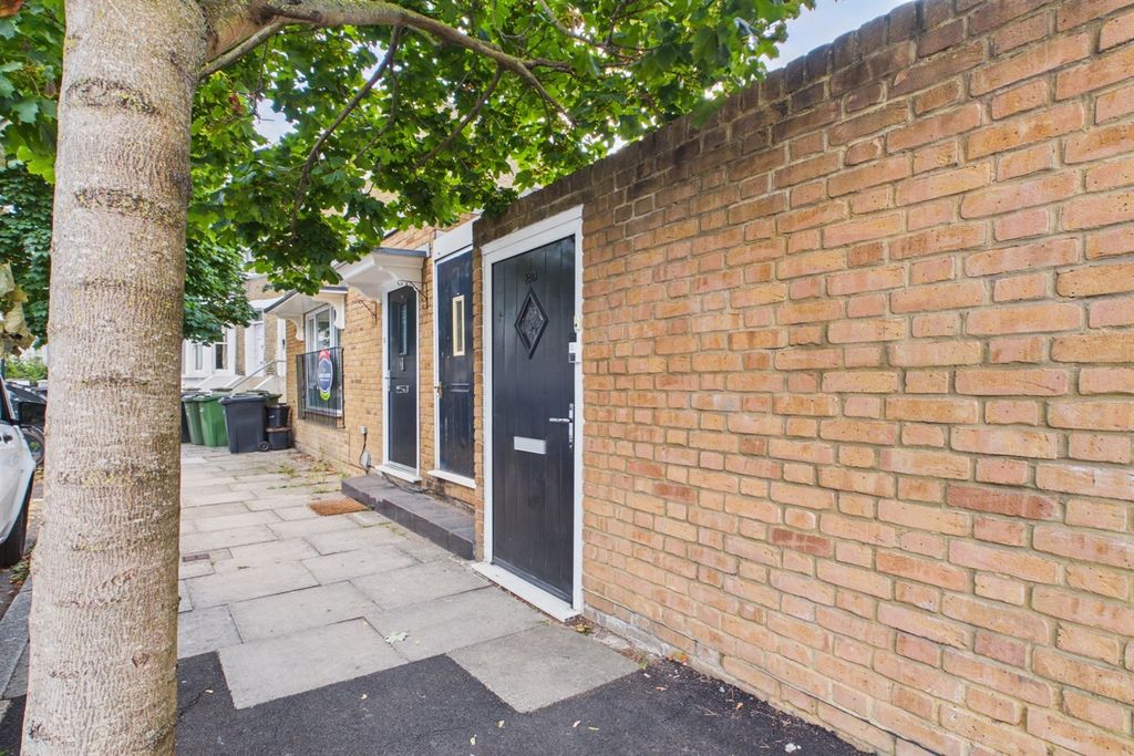 Property photo 1 of 11 External