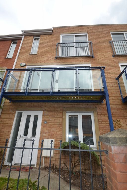 Property photo 1 of 12 4 Bedroom Town House For Rent