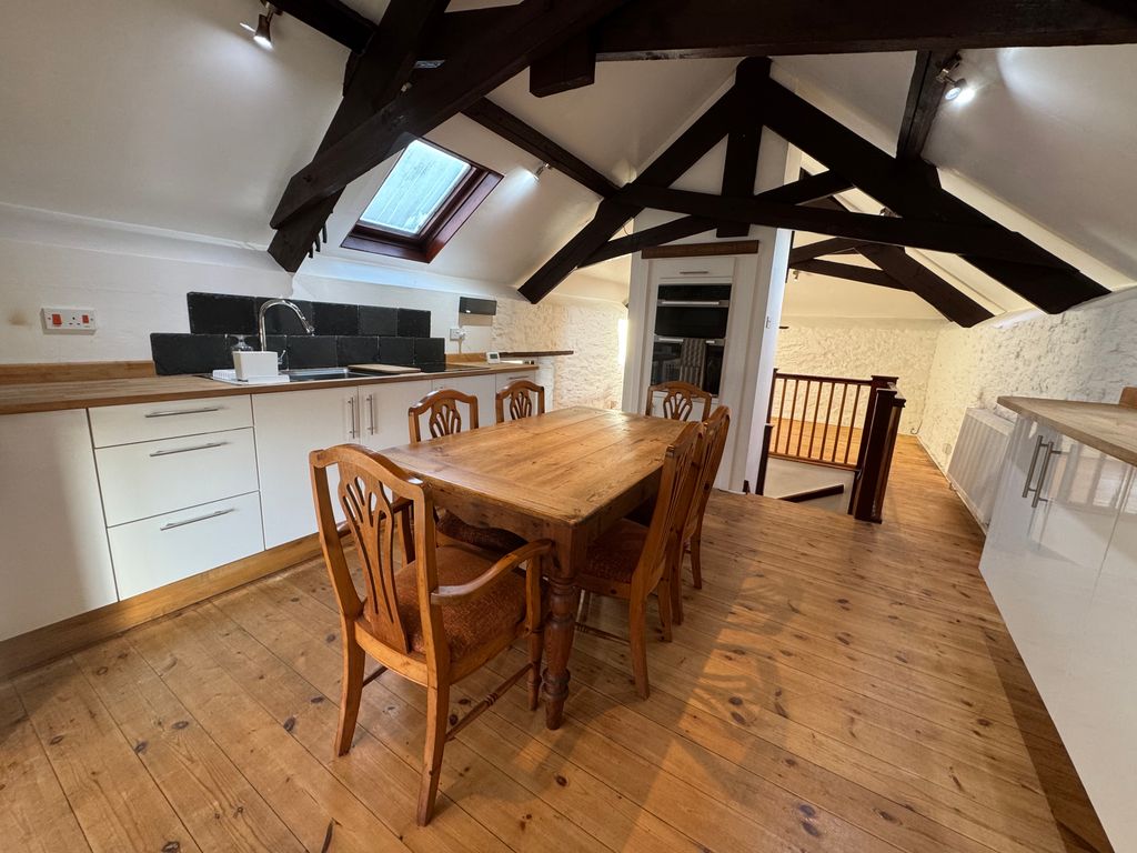 Property photo 2 of 10 Kitchen