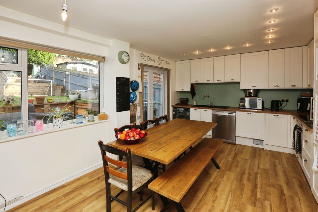 Property photo 3 of 14 Photo