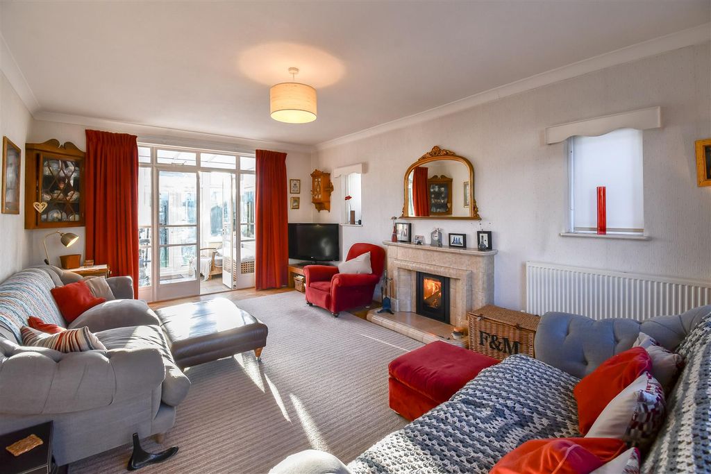 Property photo 2 of 43 Living Room