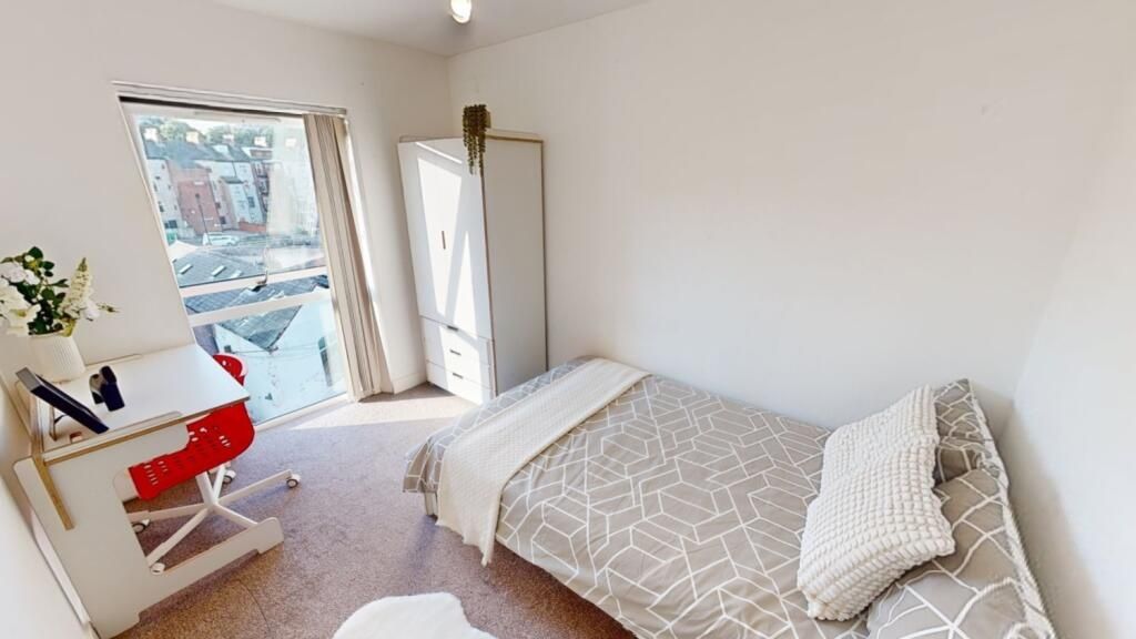 Property photo 2 of 11 Bright And Cozy Single Bedroom With A Comfortable ...