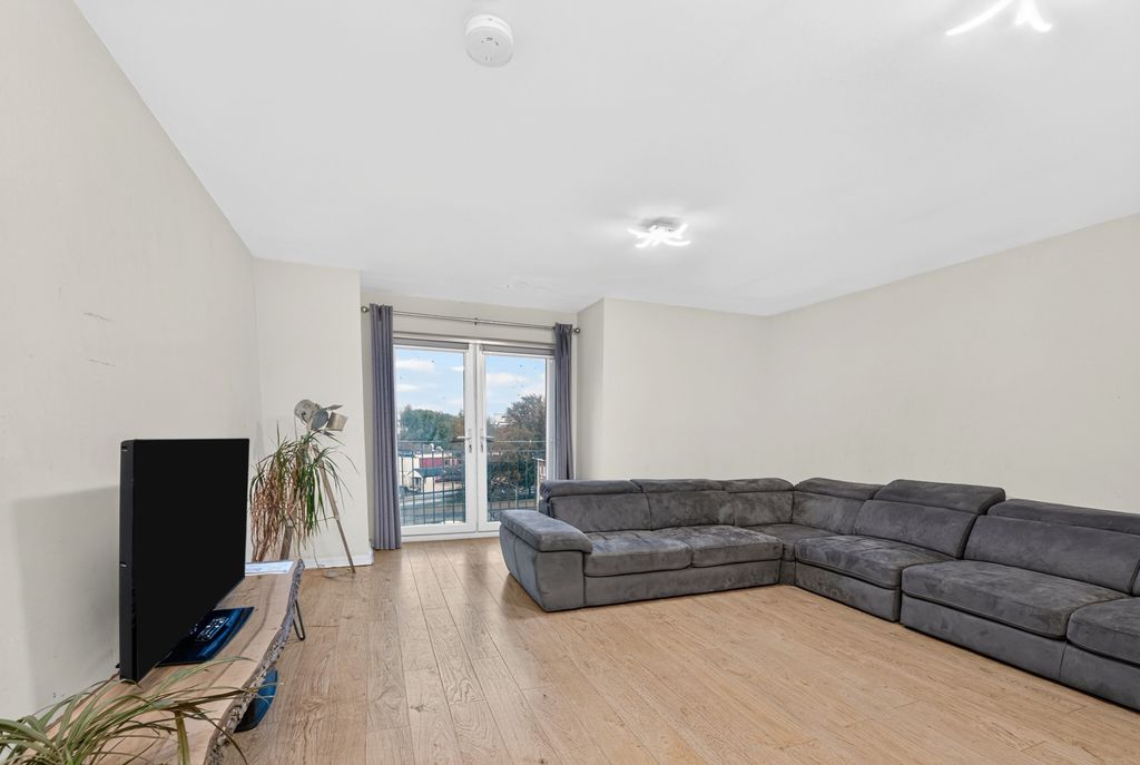 Property photo 3 of 10 Pbox-Img.Jpg