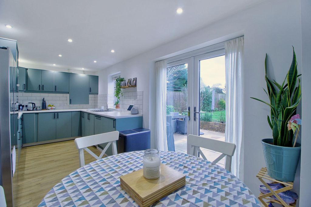 Property photo 2 of 19