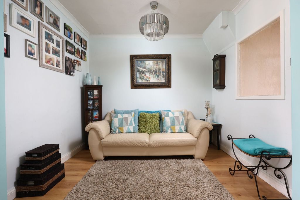 Property photo 3 of 16