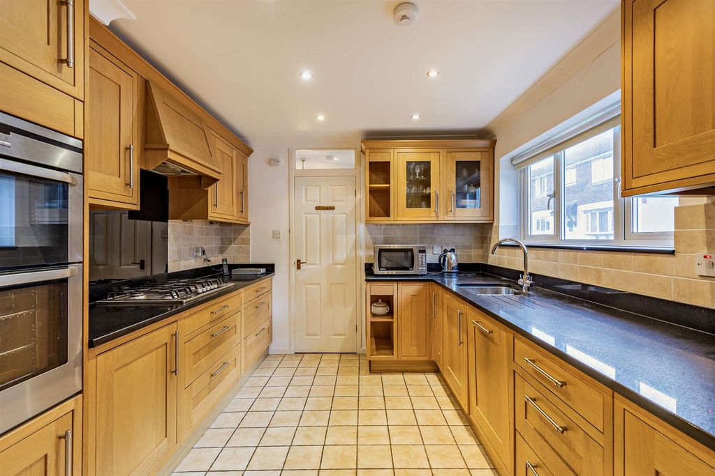 Property photo 2 of 24 8673764-Interior05-800.Jpg