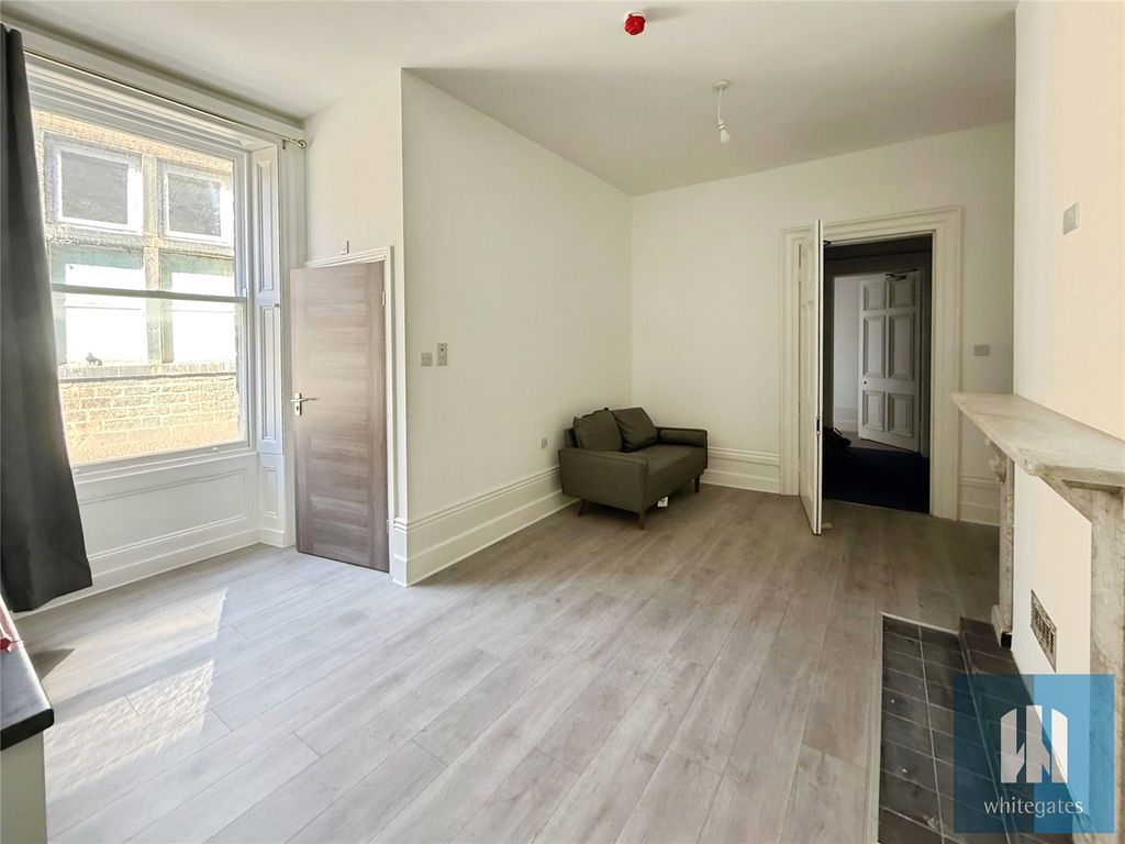 Property photo 3 of 5 Picture No. 10