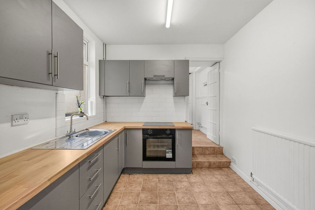 Property photo 3 of 21