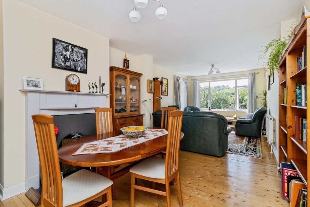 Property photo 3 of 21