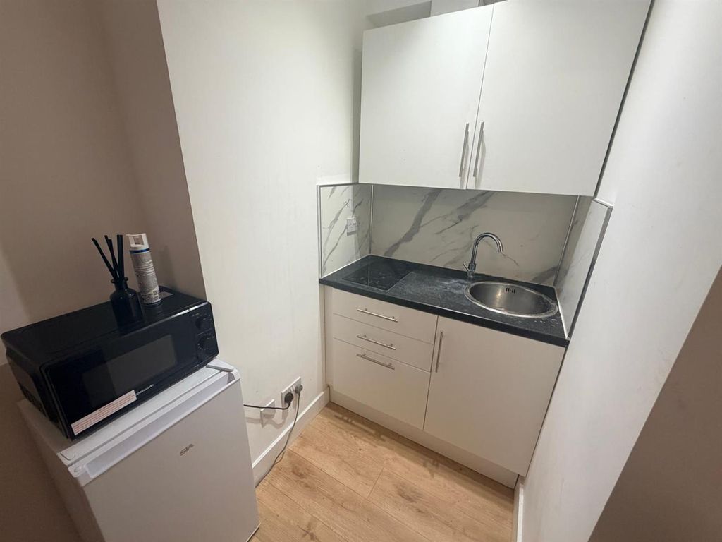 Property photo 2 of 4 Hall Lane Hendon.Jpg