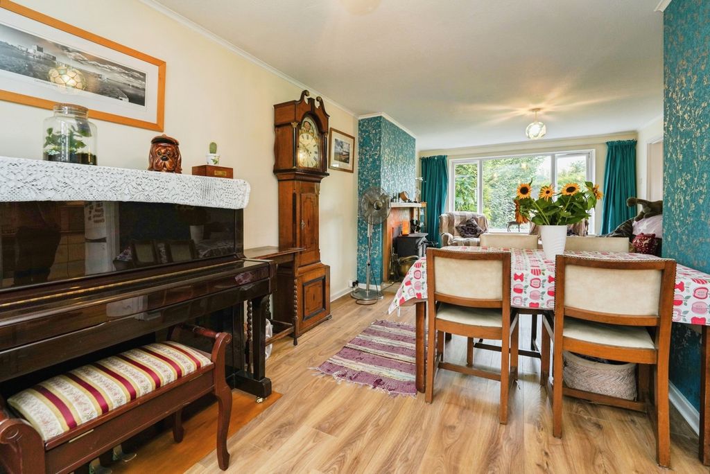 Property photo 3 of 17 Photo