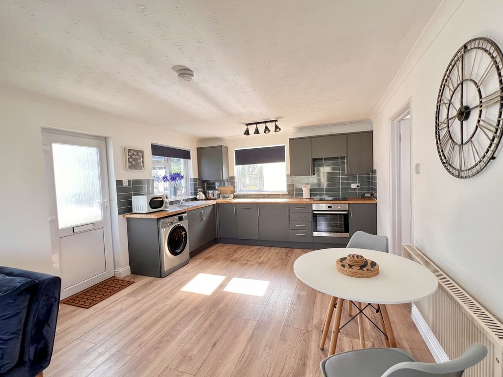 Property photo 3 of 12 Gallery